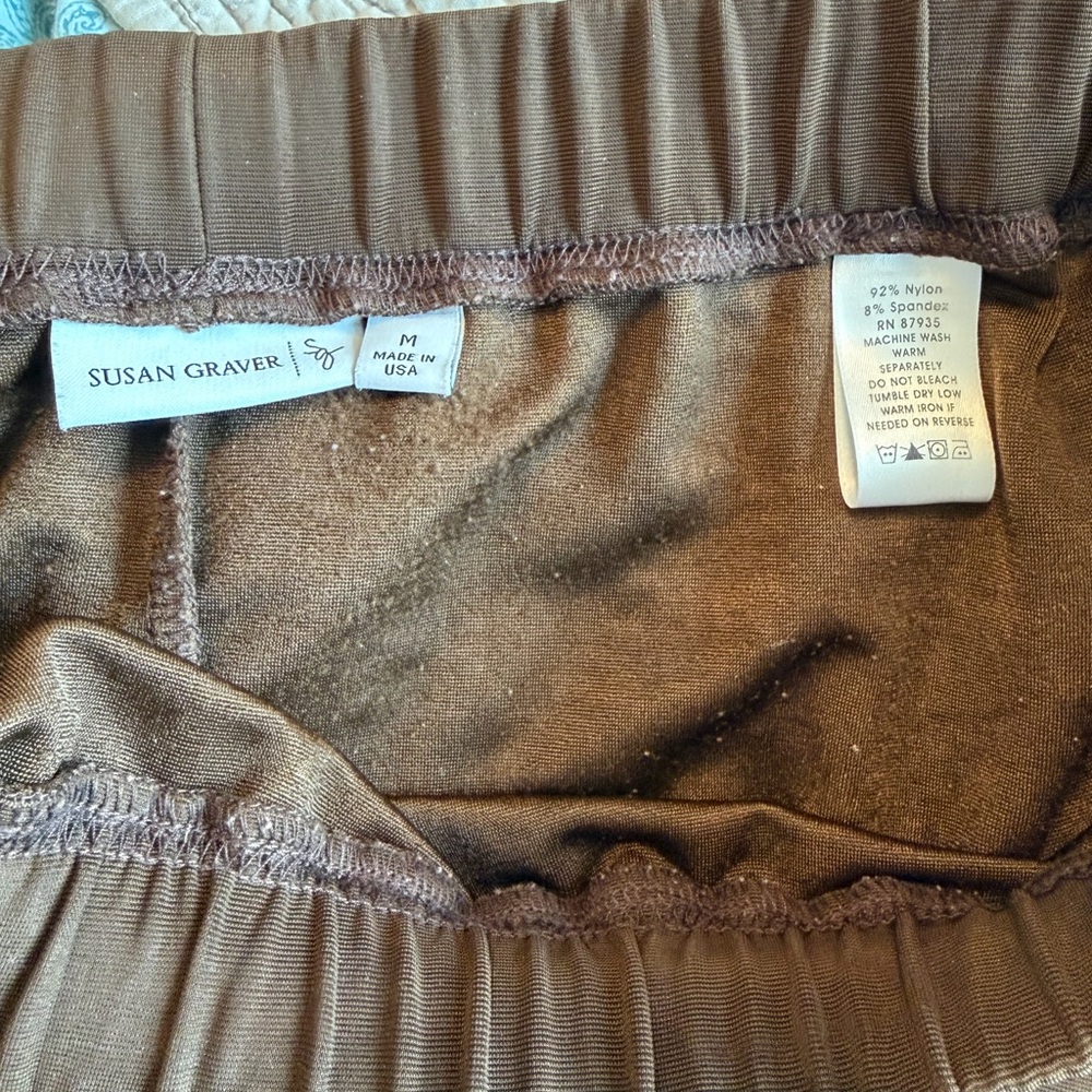 Classic knee length brown pencil skirt. SH - Picture 2 of 8